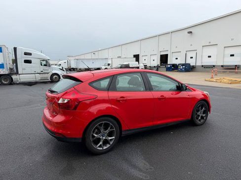 Used 2014 Ford Focus SE w/ Equipment Group 201A FWD image 4