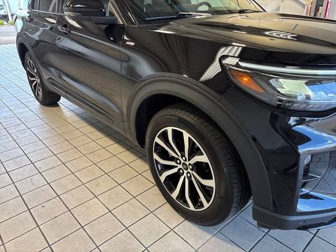 Used 2025 Ford Explorer ST-Line AWD/4WD image 19