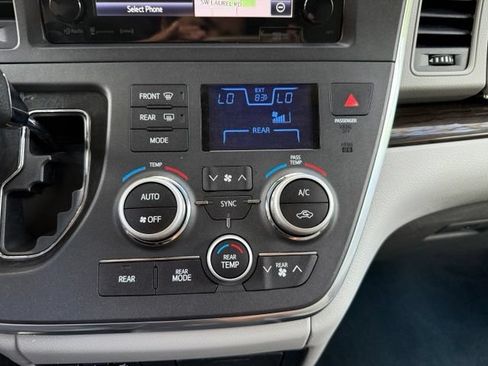Used 2017 Toyota Sienna XLE Premium FWD image 17