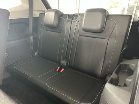 Certified 2022 Volkswagen Tiguan SE image 42