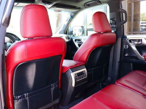 Used 2020 Lexus GX 460 Luxury w/ Off Road Package AWD/4WD image 31