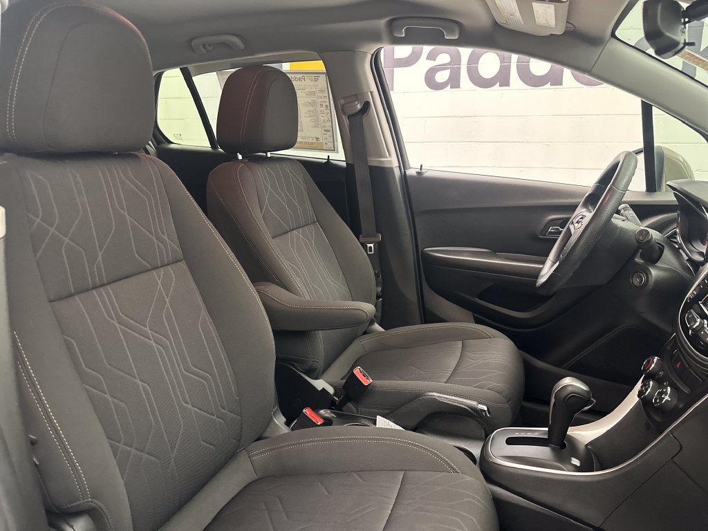 Used 2020 Chevrolet Trax LT FWD image 28