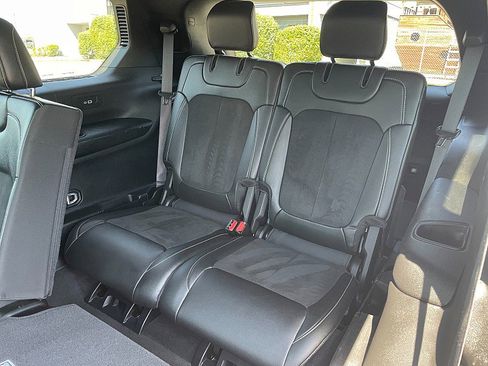 Used 2024 Jeep Grand Cherokee L Laredo image 31