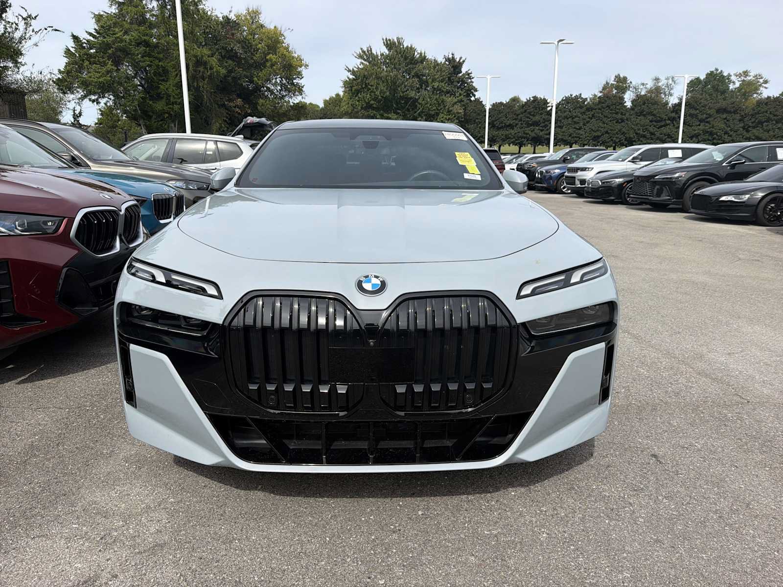 Used 2023 BMW 760i xDrive AWD/4WD image 2