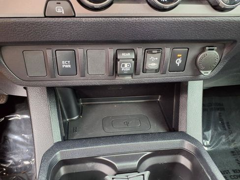 Used 2018 Toyota Tacoma TRD Sport RWD image 23