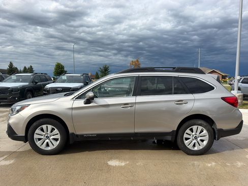 Used 2019 Subaru Outback 2.5i Premium AWD/4WD image 2