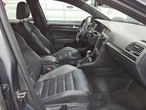 Used 2022 Volkswagen Golf R image 11