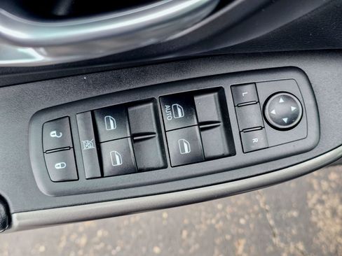 Used 2019 Jeep Cherokee Latitude w/ Popular Appearance Group image 23