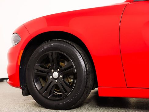 Used 2019 Dodge Charger SXT image 6