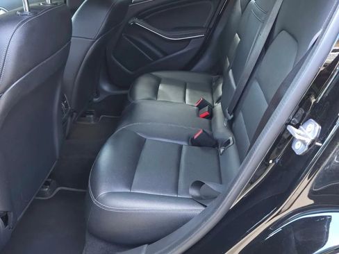 Used 2019 Mercedes-Benz GLA 250 4MATIC image 9