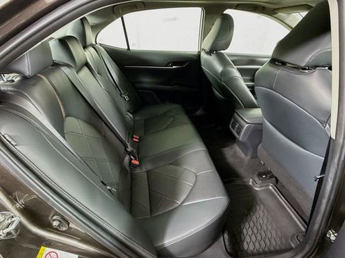 Used 2019 Toyota Camry XLE image 28