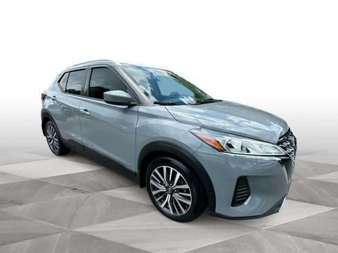 Used 2022 Nissan Kicks SV FWD image 2