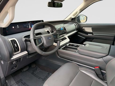 Used 2025 Ford Expedition Active AWD/4WD image 24