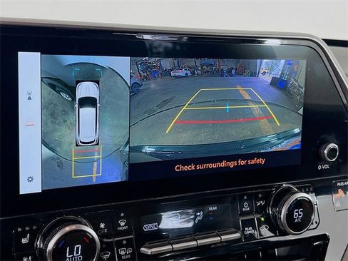 Used 2024 Toyota Highlander Limited image 14