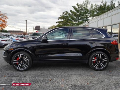 Used 2014 Porsche Cayenne Turbo S image 4