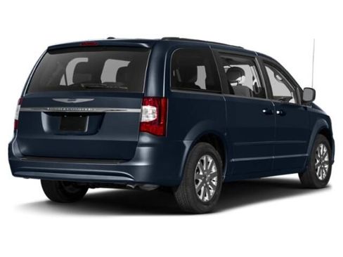 Used 2015 Chrysler Town & Country Touring image 3