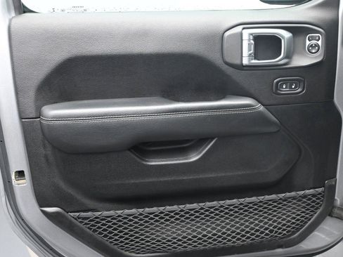 Used 2020 Jeep Gladiator Overland image 16