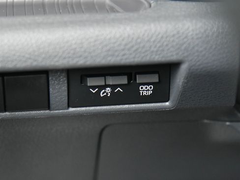 Used 2023 Toyota Sienna LE image 31