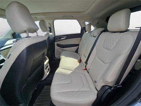 Used 2024 Ford Edge Titanium image 13