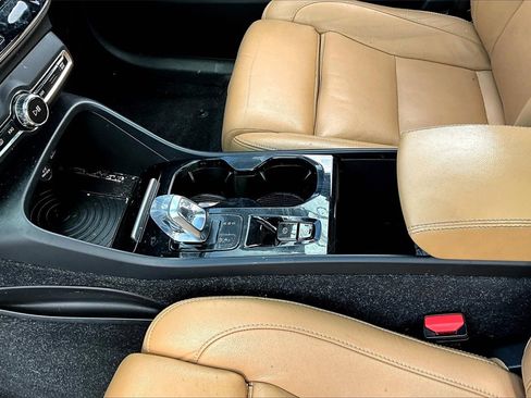 Used 2019 Volvo XC40 T5 Inscription image 14