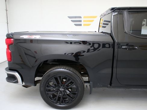 Used 2022 Chevrolet Silverado 1500 LT AWD/4WD image 11