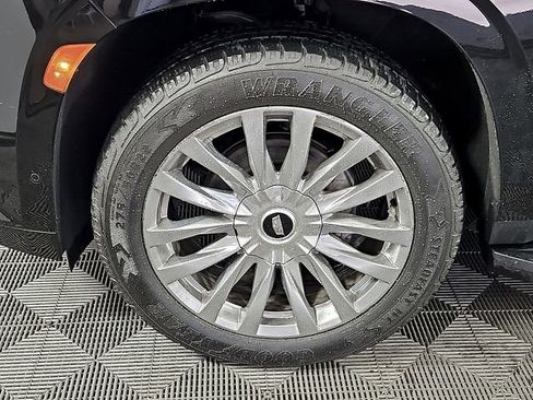 Used 2023 Cadillac Escalade ESV Premium Luxury image 9