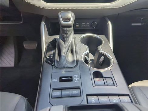 Used 2022 Toyota Highlander XLE AWD/4WD image 15