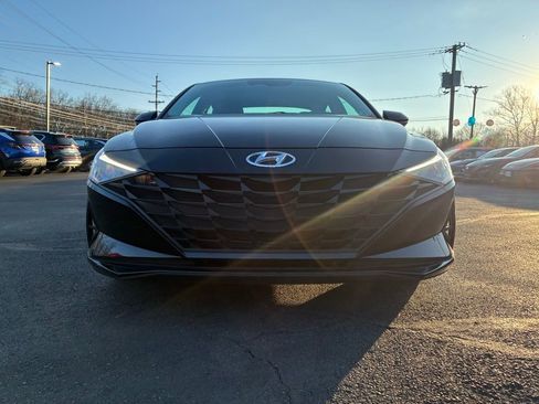 Used 2023 Hyundai Elantra SEL image 2