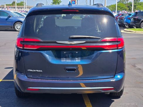 Used 2022 Chrysler Pacifica Touring-L FWD image 11