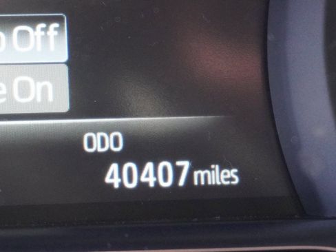 Used 2022 Toyota Venza XLE image 11