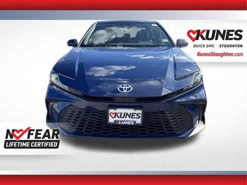 Used 2025 Toyota Camry SE FWD image 3