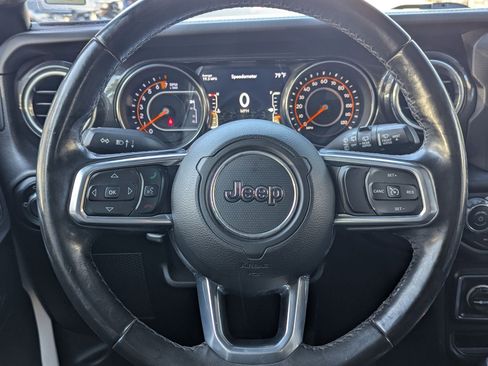 Used 2019 Jeep Wrangler Unlimited Sahara image 20