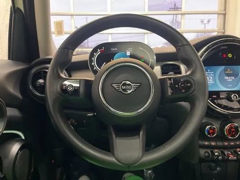 Used 2022 MINI Cooper 4-Door Hardtop image 21