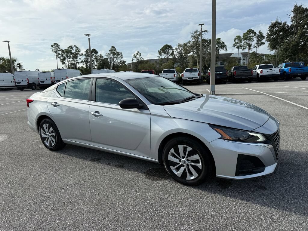 Used 2024 Nissan Altima 2.5 S FWD image 1
