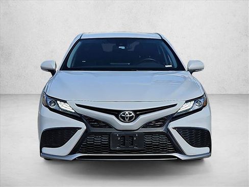 Used 2022 Toyota Camry XSE FWD image 2