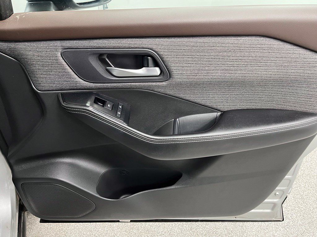 Used 2023 Nissan Rogue SV AWD/4WD image 54