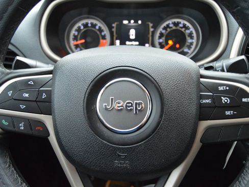 Used 2015 Jeep Cherokee Latitude image 10