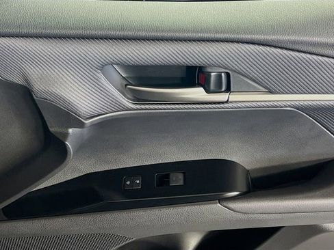 Used 2025 Toyota Camry SE image 31