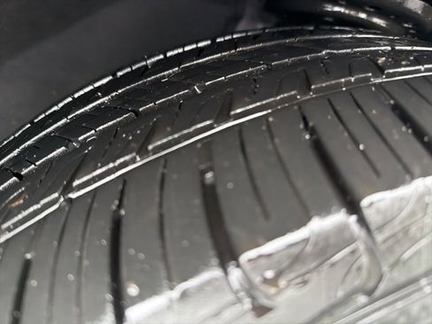 Used 2018 Cadillac XT5 Luxury w/ LPO, Sport Package image 13