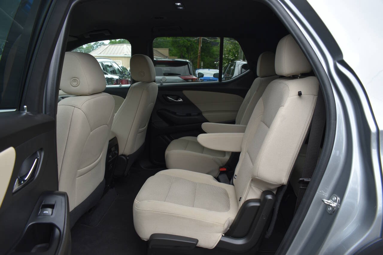 Used 2023 Chevrolet Traverse LT w/ LPO, Cargo Package AWD/4WD image 9