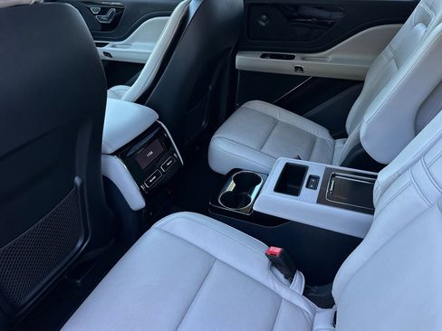 Used 2025 Lincoln Aviator Reserve w/ Illumination Package image 11