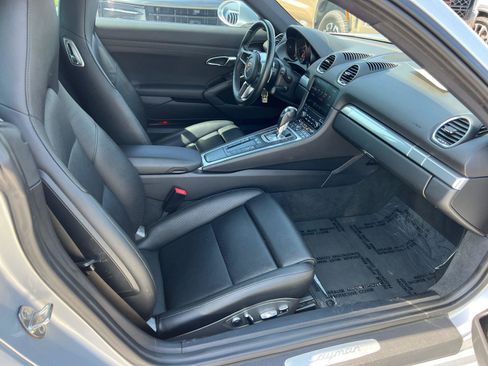 Used 2018 Porsche 718 Cayman RWD image 13