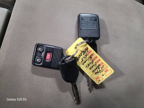 Used 2010 Ford F150 XLT image 25