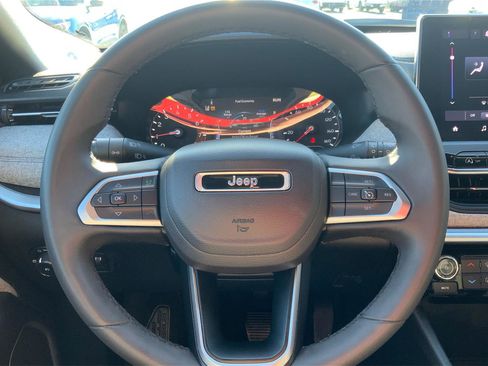 Used 2024 Jeep Compass Latitude AWD/4WD image 16