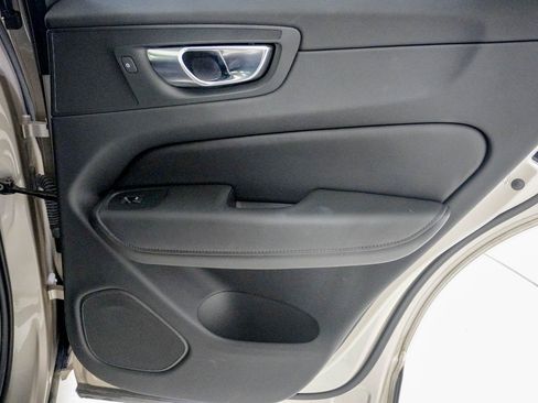 Used 2025 Volvo XC60 B5 Plus image 32