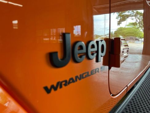 New 2026 Jeep Wrangler Unlimited Sahara w/ Whitecap Package AWD/4WD image 15