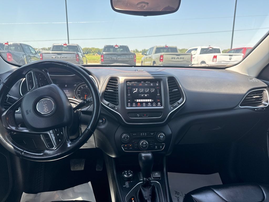 Used 2020 Jeep Cherokee Trailhawk w/ Cold Weather Group AWD/4WD image 12