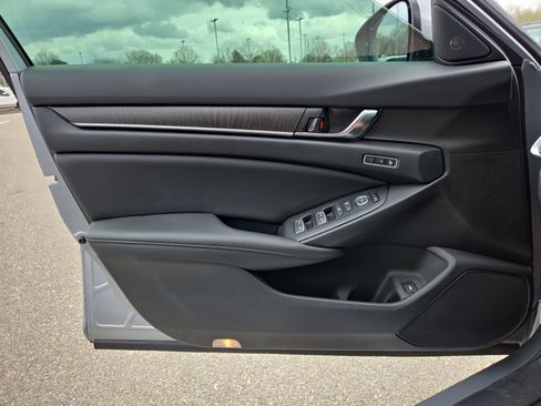 Used 2020 Honda Accord Touring image 18