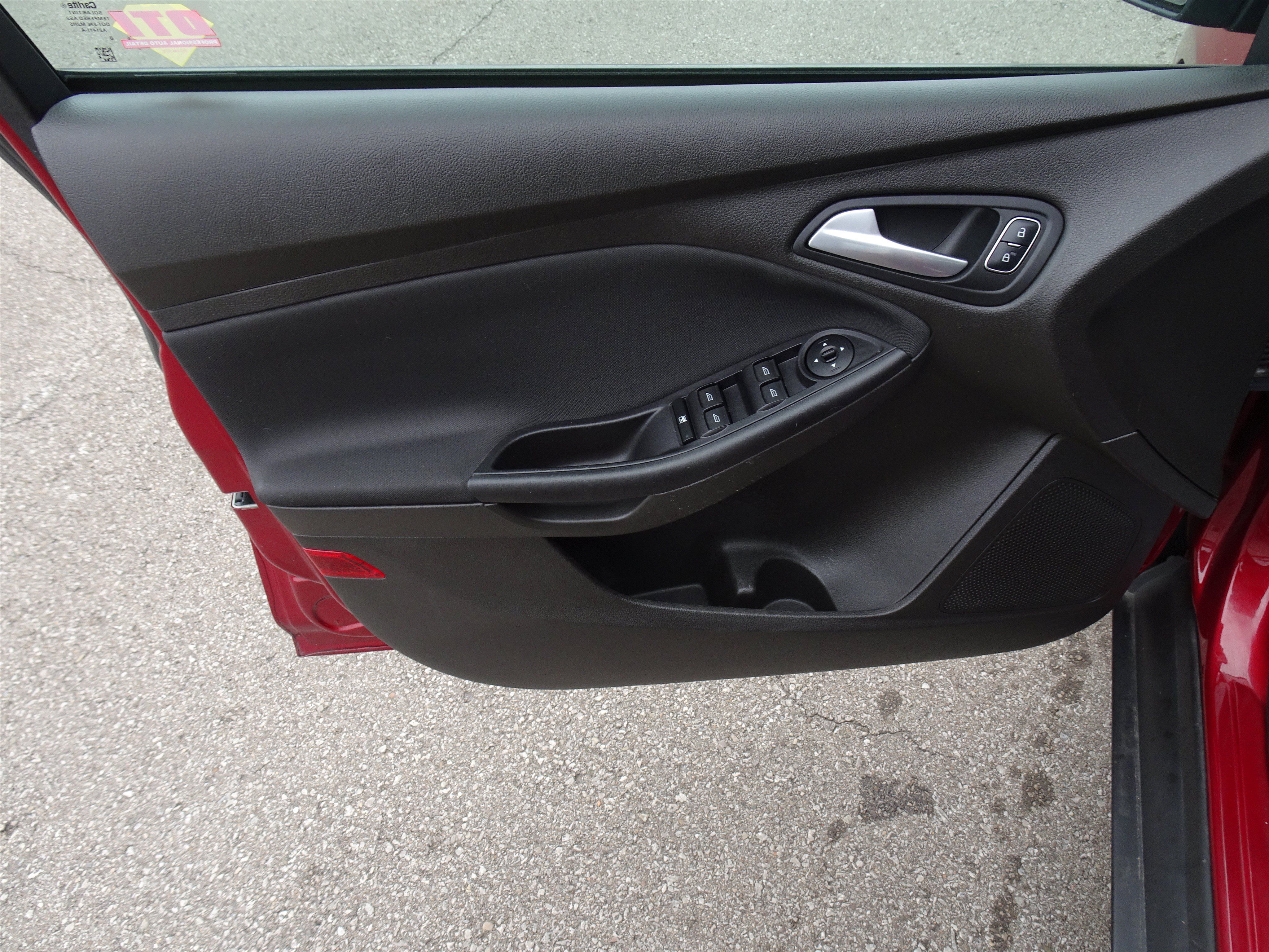 Used 2016 Ford Focus SE FWD image 12