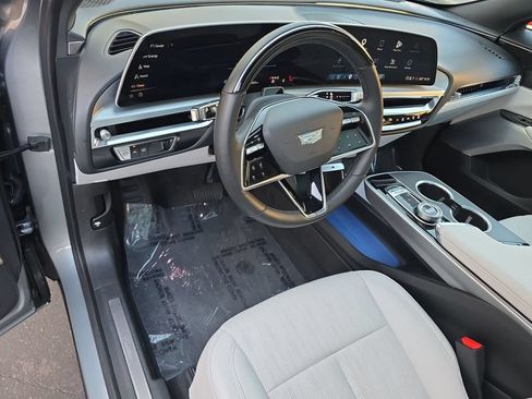 Used 2024 Cadillac Lyriq Luxury AWD/4WD image 10